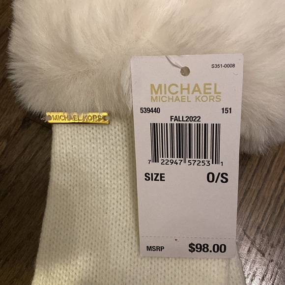Michael Kors ladies knit gloves with faux fur cuff - Picture 2 of 5